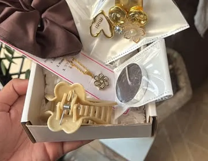 Cocoa satin hamper